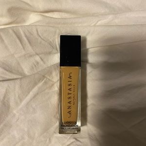 Anastasia Beverly Hills foundation